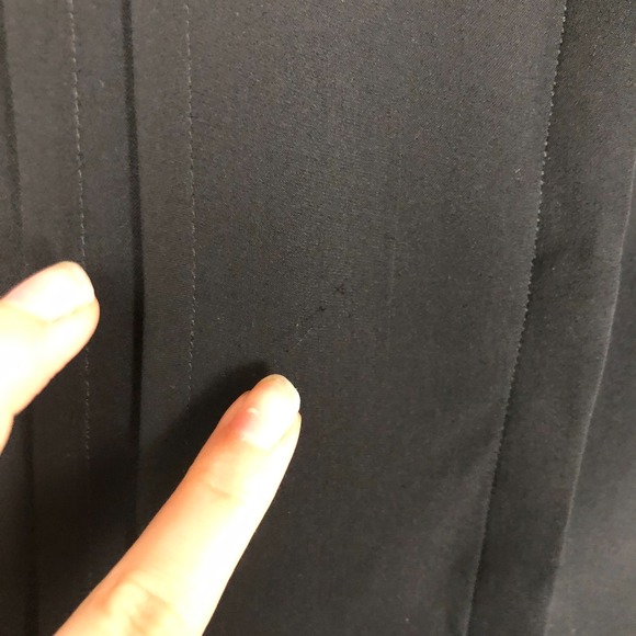 L'Agence Womens 100% Silk Pleated V-Neck Button Down Size M Black Quiet Luxury - Picture 11 of 12